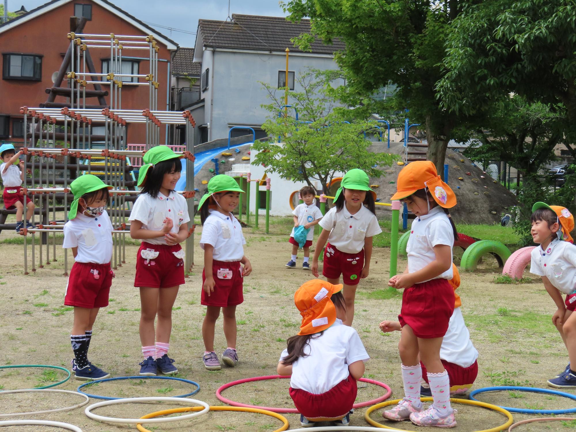 桜井市立桜井南幼稚園めざす幼児像 いっしょに遊ぼう!
