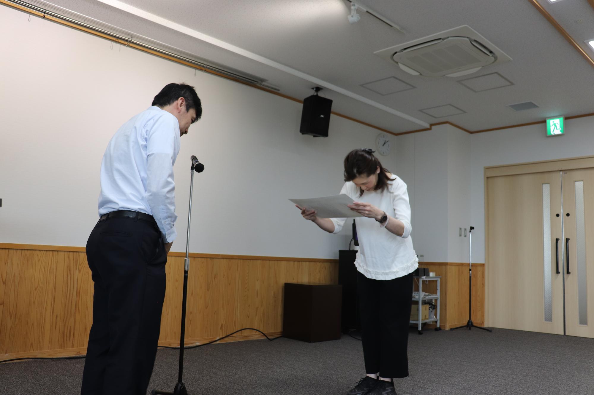 桜井市協働推進会議会長による賞状授与