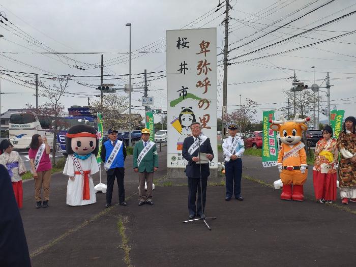 「交通事故死ゼロを目指す日」の街頭啓発