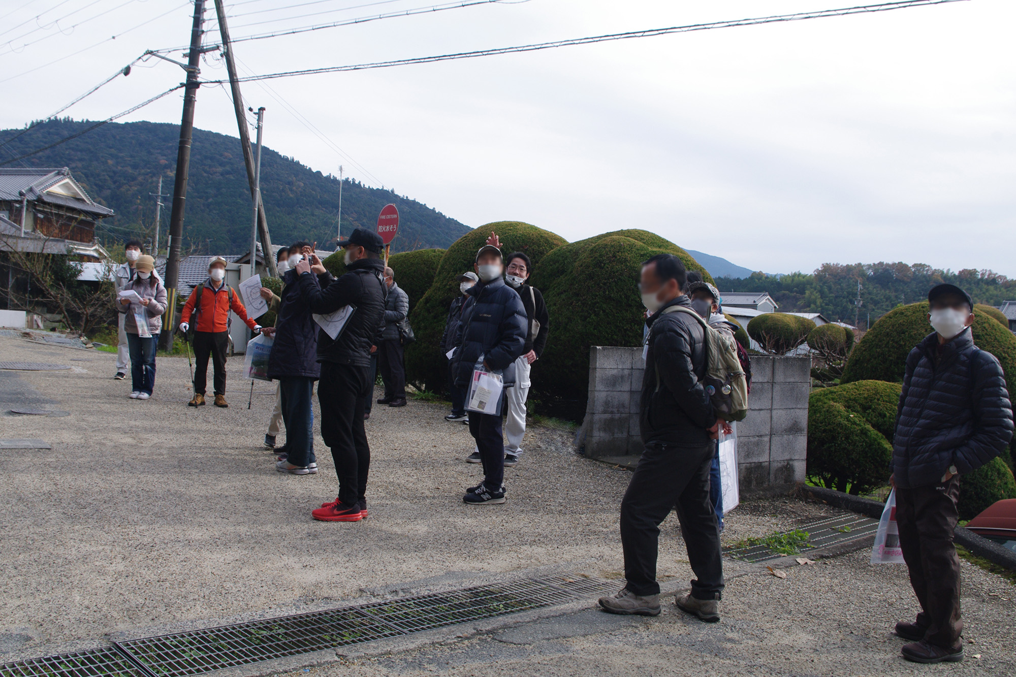 珠城山古墳群の前にて案内の風景