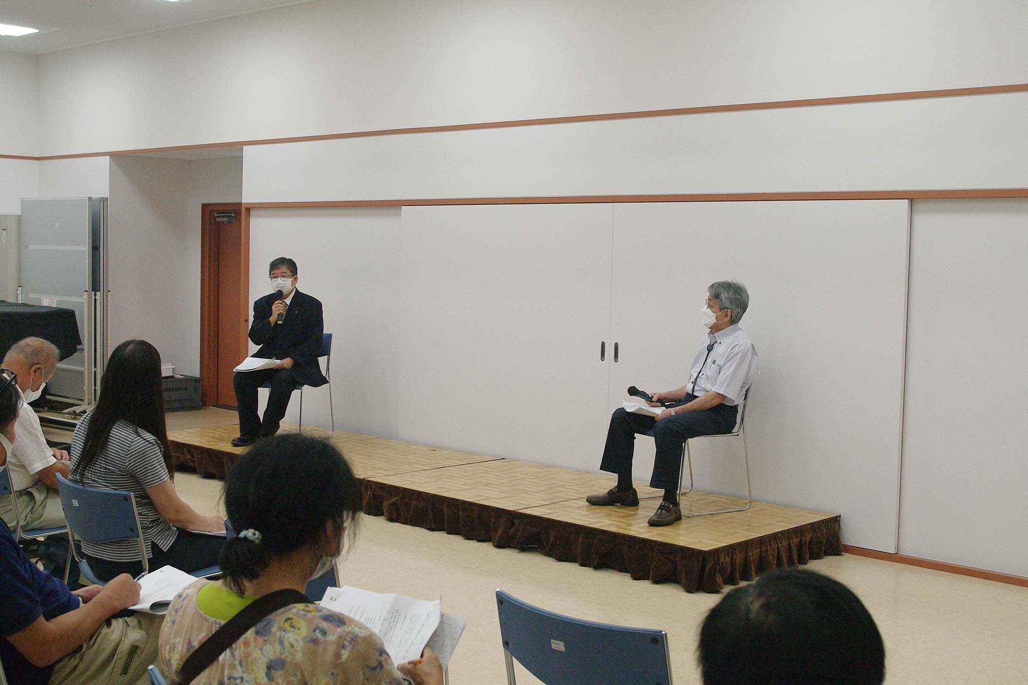 寺沢所長と対談のようす