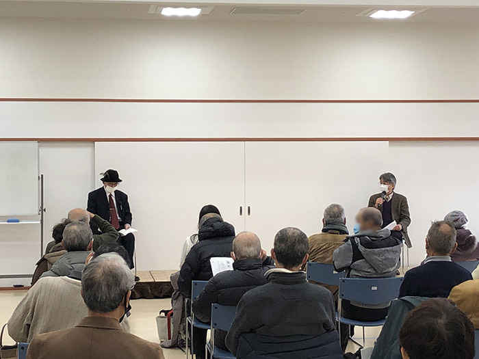 前田先生と寺沢所長の対談のようす