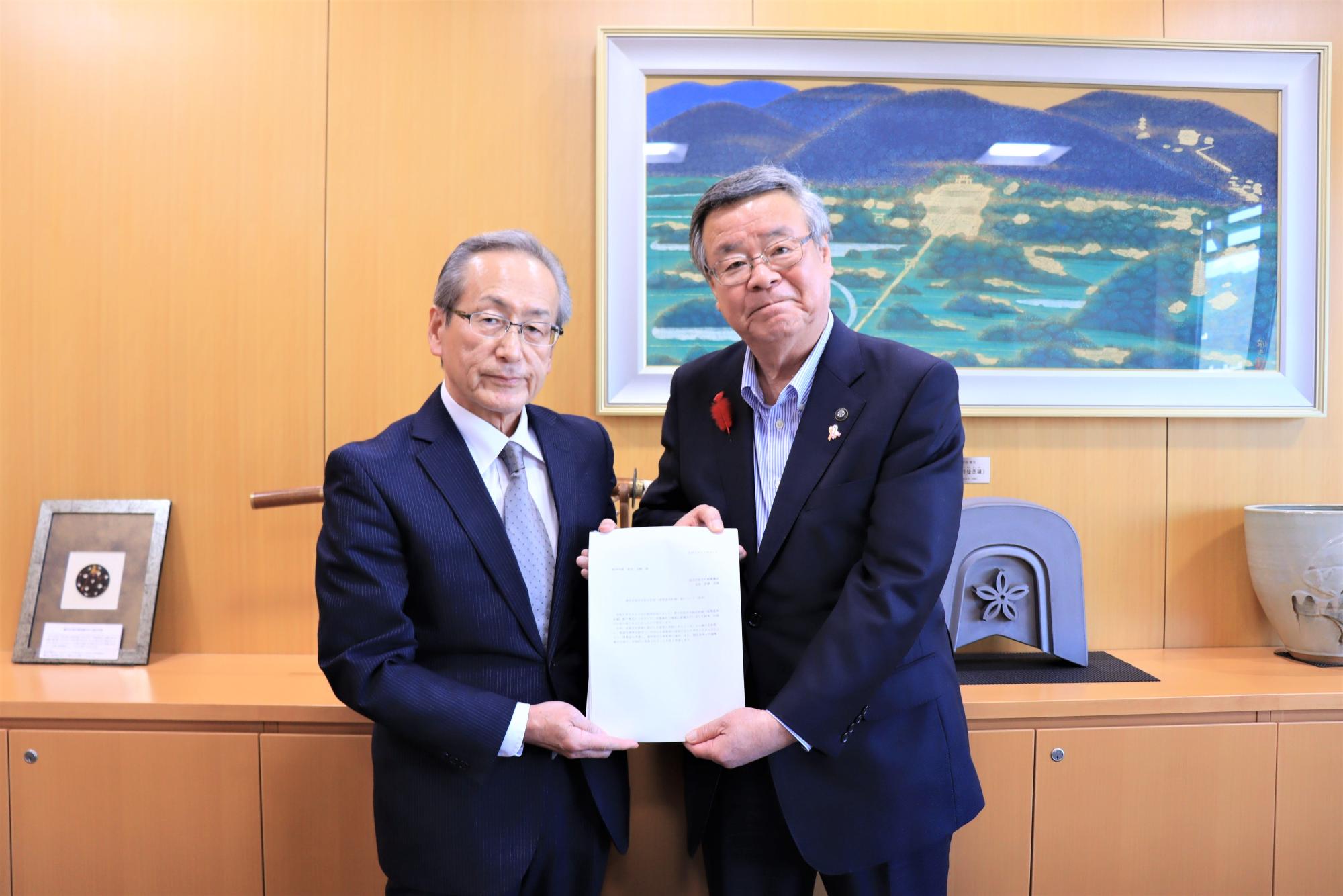 答申書手交式の様子