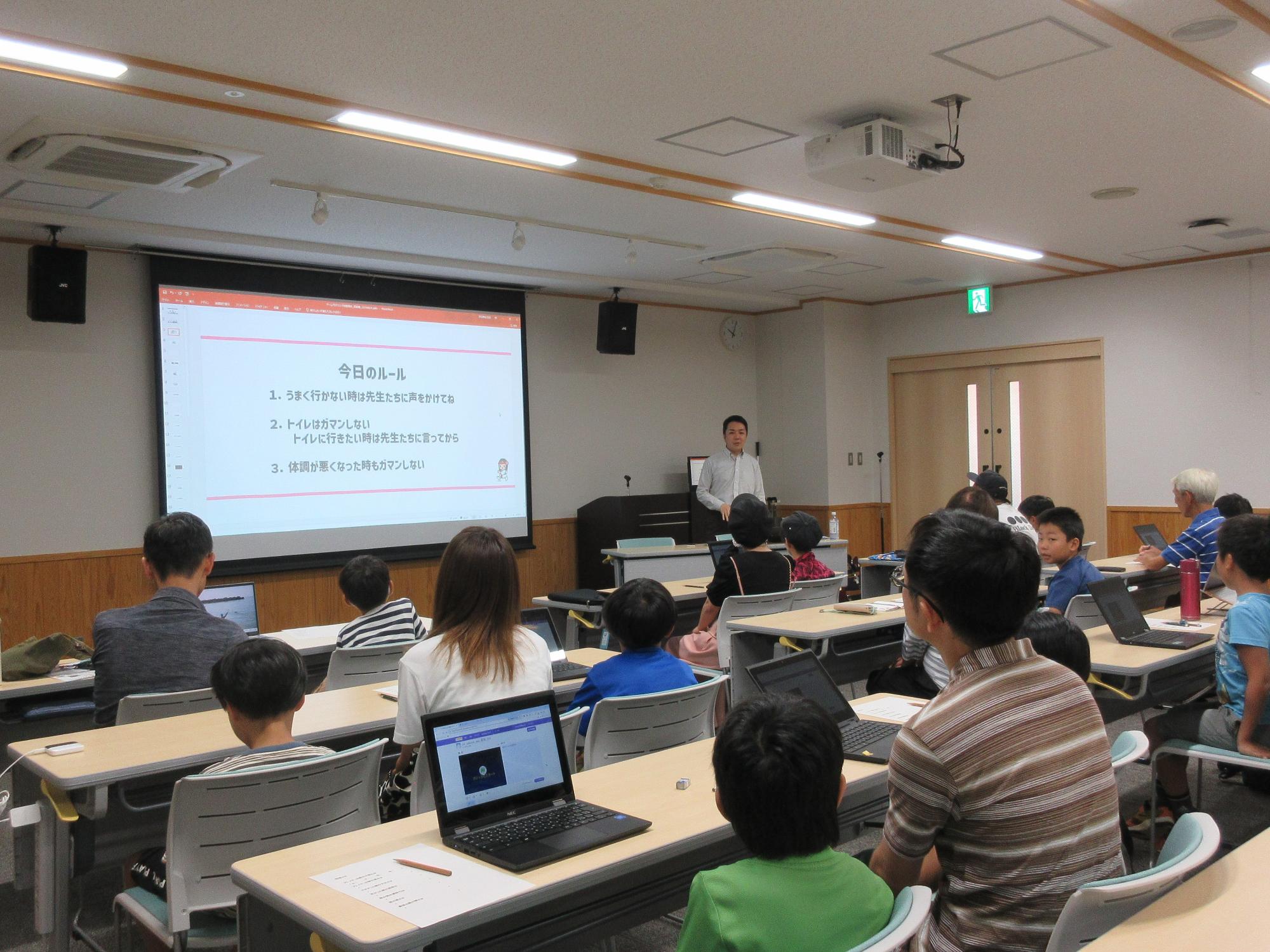 ゲーム作り体験教室初級向けの様子