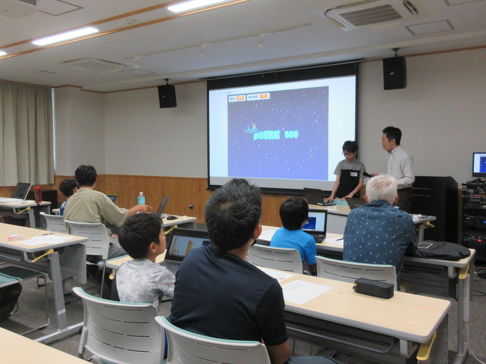ゲーム作り体験教室中向けコースの様子