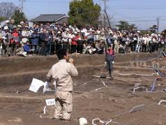 纒向遺跡発掘現場の現地説明会