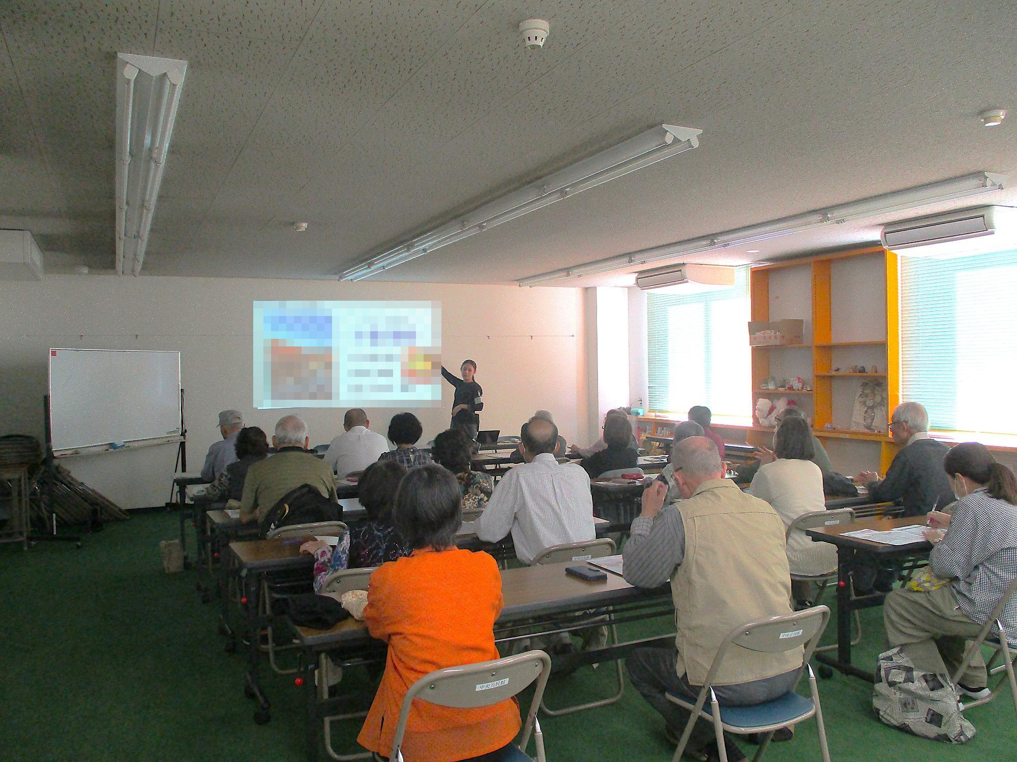 LINE・スマホ決済・スマホの便利教室  講座の様子1