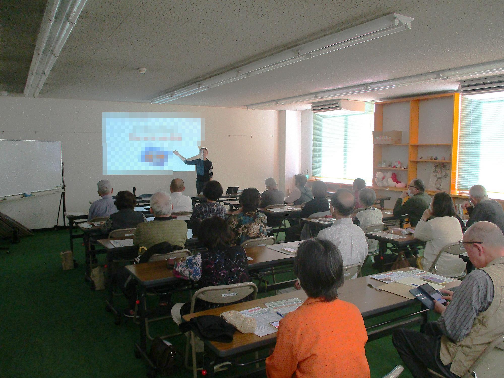 LINE・スマホ決済・スマホの便利教室  講座の様子3