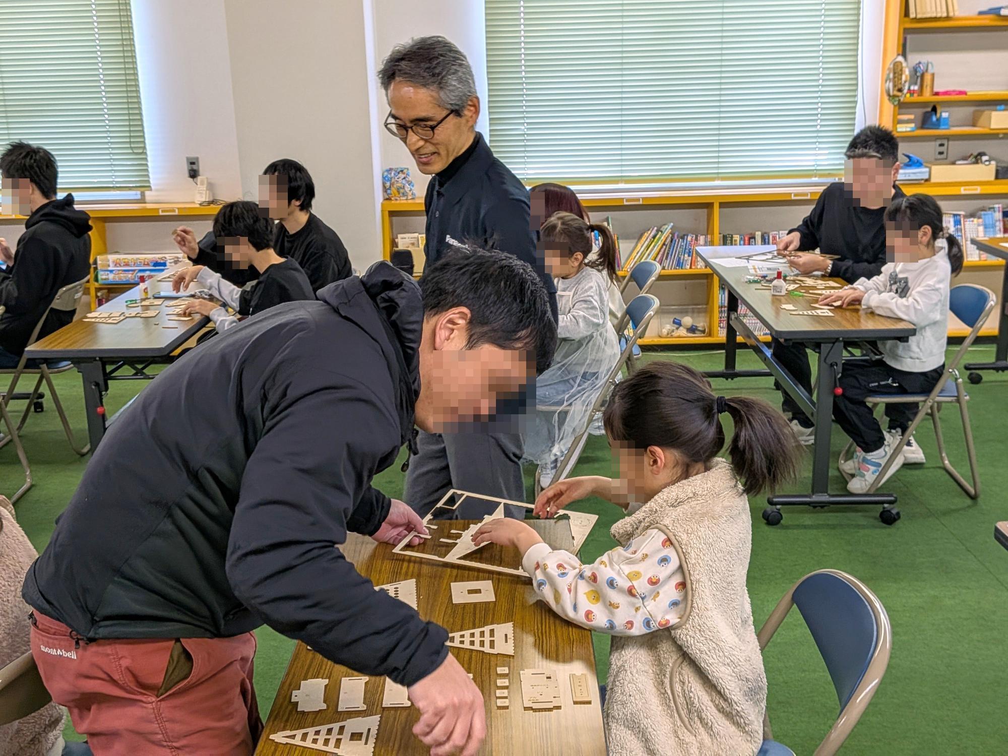 Kidsランタンクラフト教室 講座の様子1