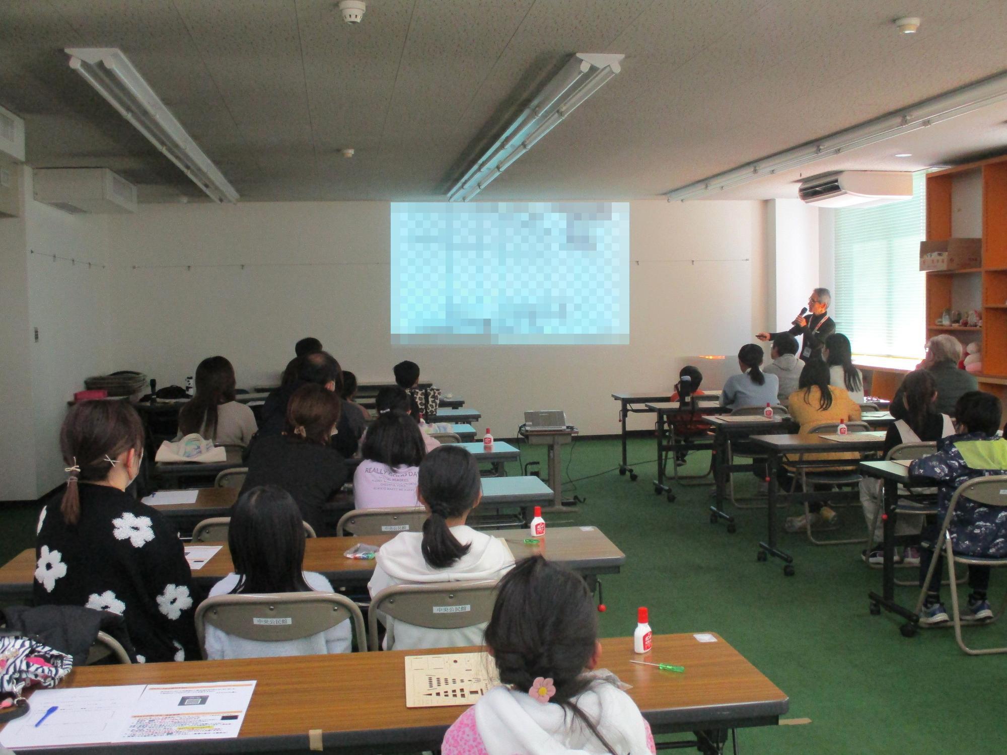 Kidsランタンクラフト教室 講座の様子2