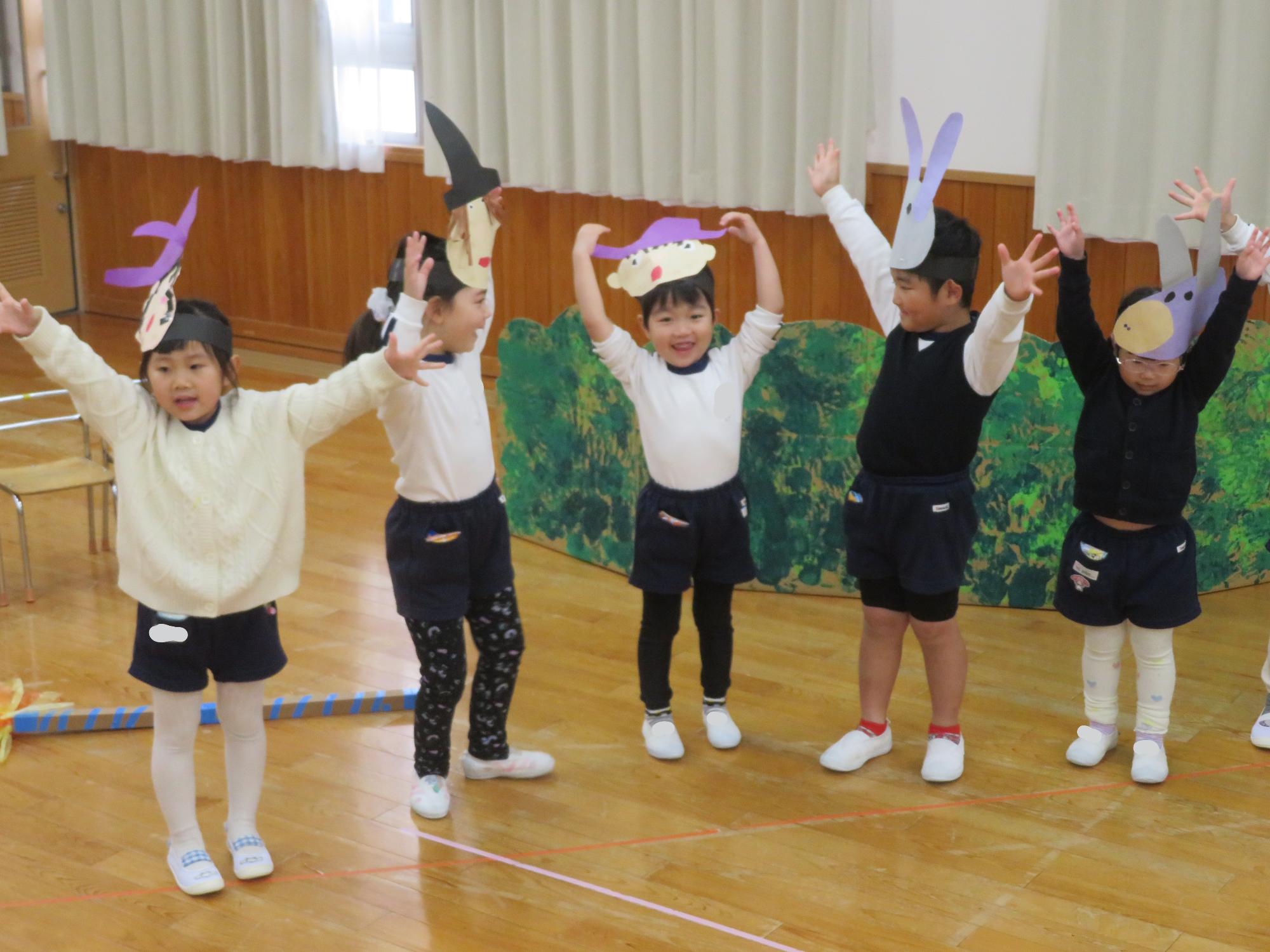 4歳児がお話遊びをしている様子。